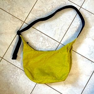 BAGGU Medium Crescent in Sour